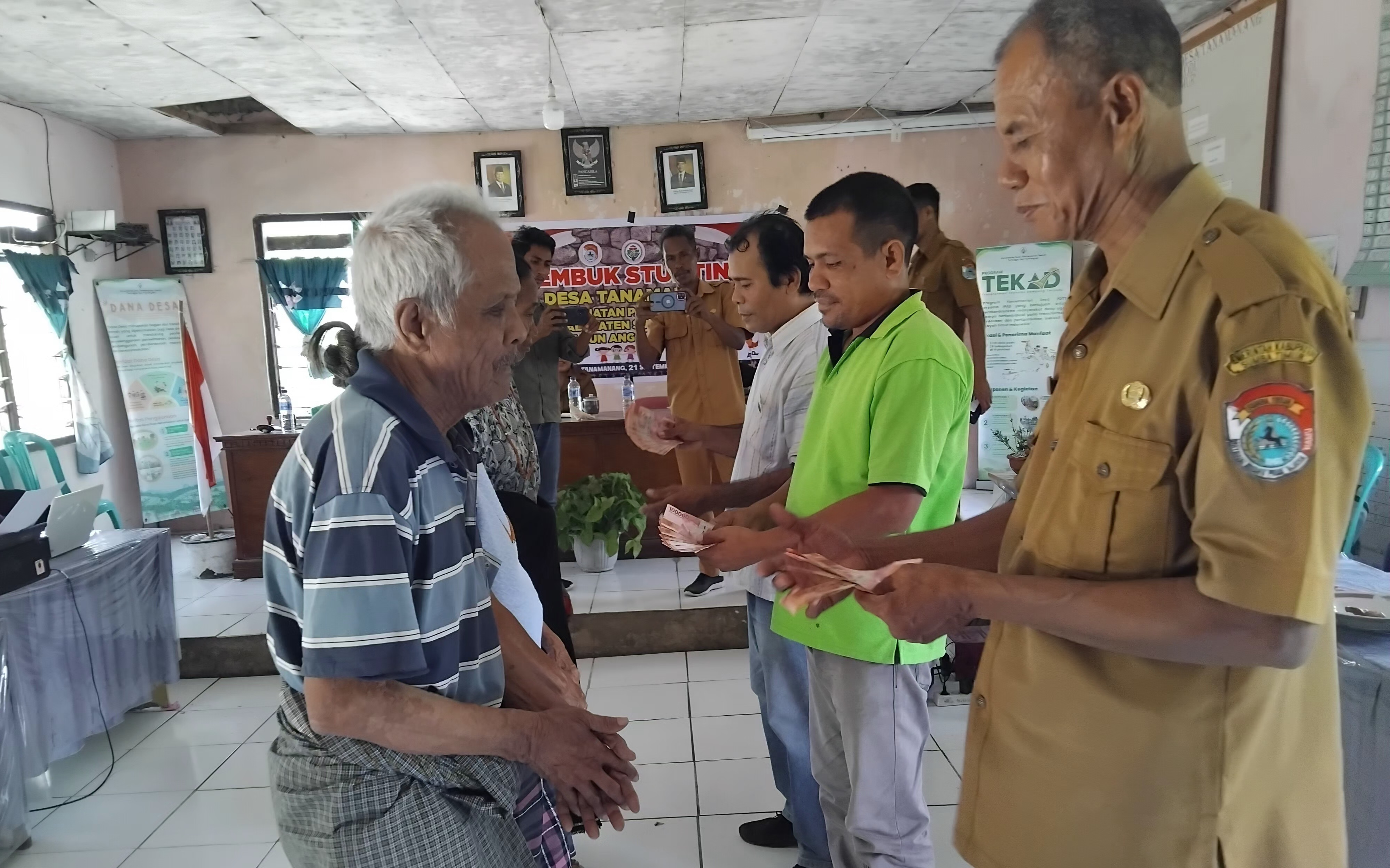 Pembagian BLT DD